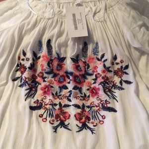 NWT! Lapis Floral embroidered top